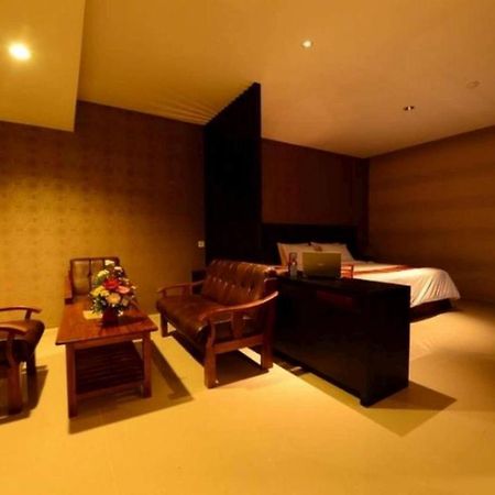 โรงแรมเอมีลา บาย อะแมสซิ่ง ปาเลมบัง ภายนอก รูปภาพ