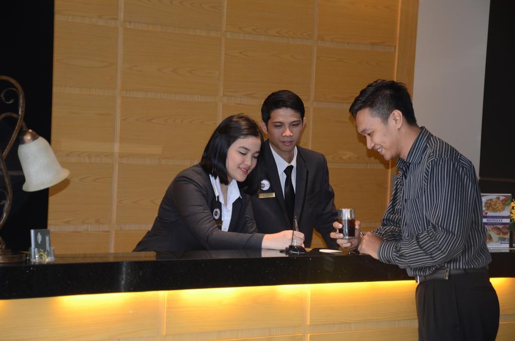 โรงแรมเอมีลา บาย อะแมสซิ่ง ปาเลมบัง ภายนอก รูปภาพ
