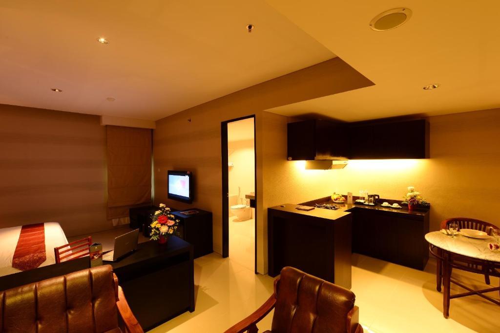 โรงแรมเอมีลา บาย อะแมสซิ่ง ปาเลมบัง ภายนอก รูปภาพ