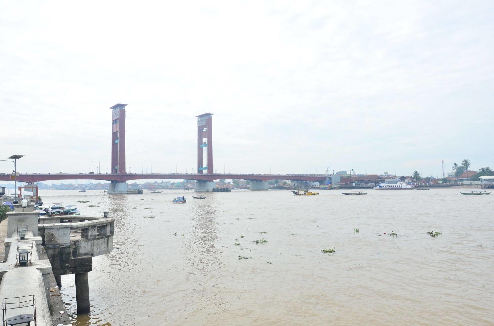 โรงแรมเอมีลา บาย อะแมสซิ่ง ปาเลมบัง ภายนอก รูปภาพ